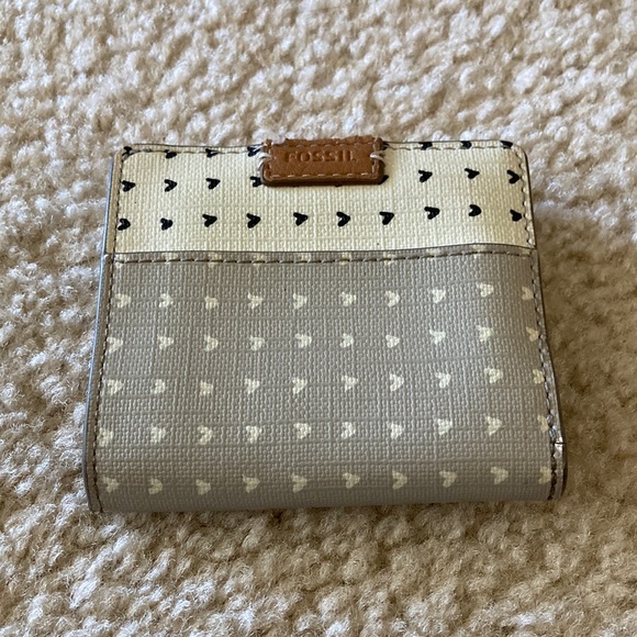 Fossil Handbags - Fossil wallet_ Host pick🎉🎉🎉